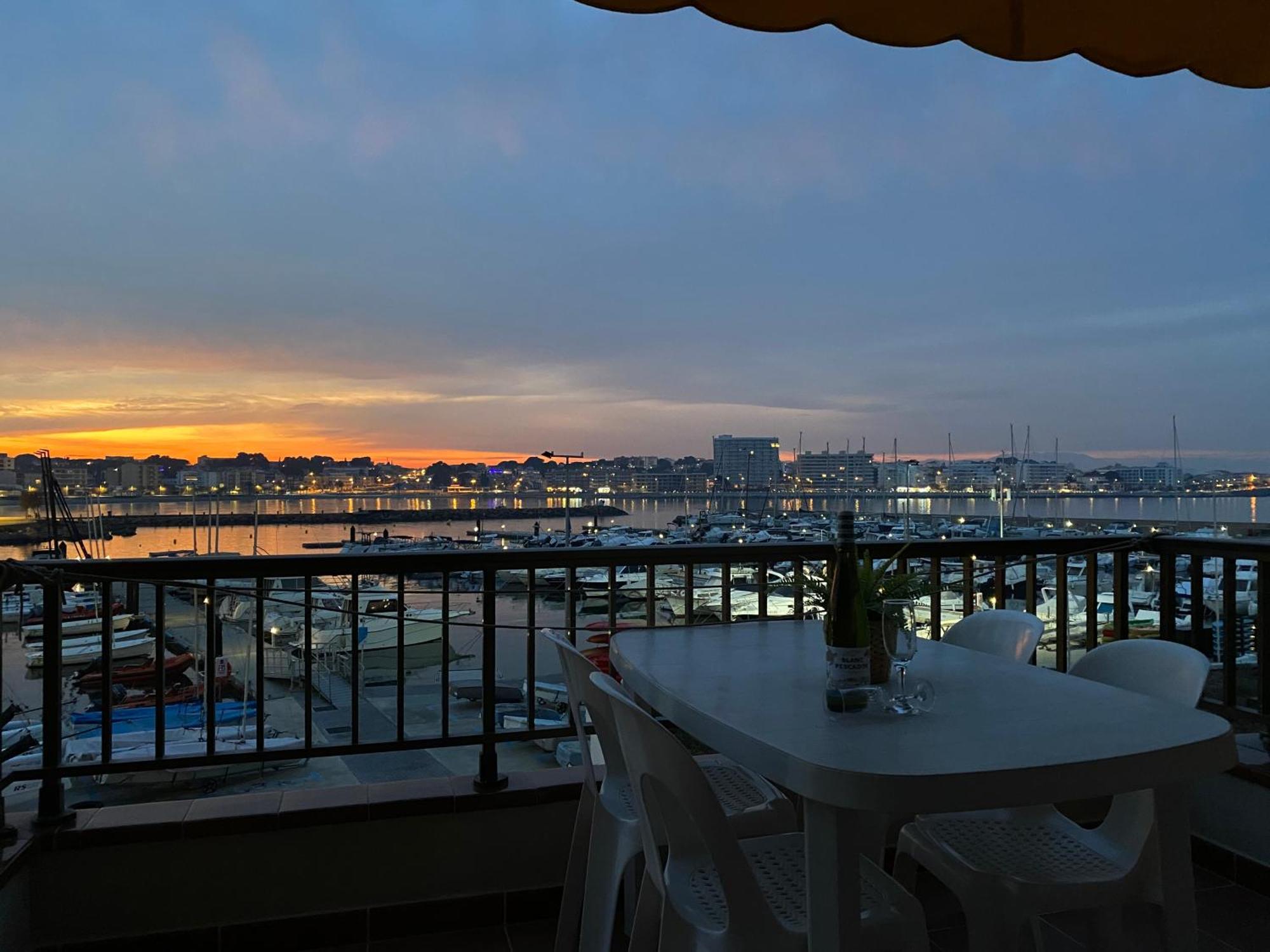 Precioso Apartamento En Primera Linea De Mar L' Escala Eksteriør bilde